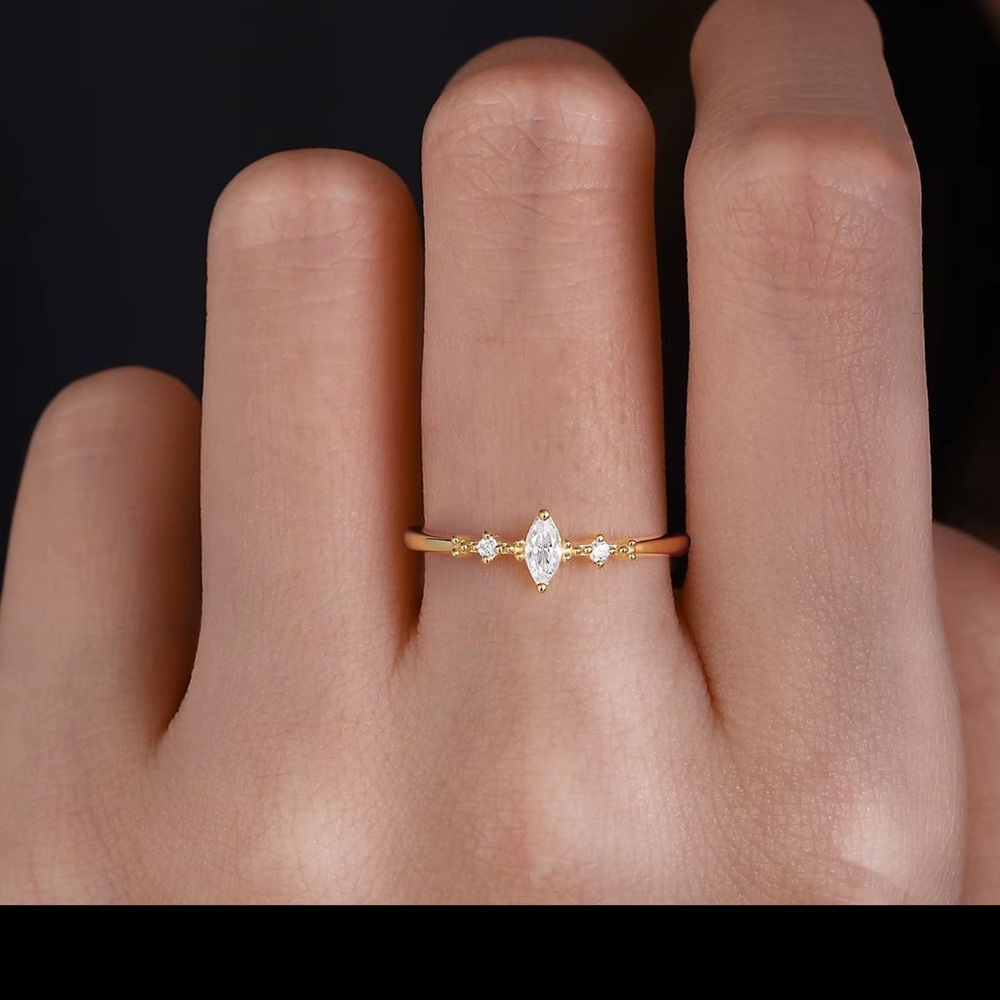 Elegant Gold And Silver Marquise Ring 27$